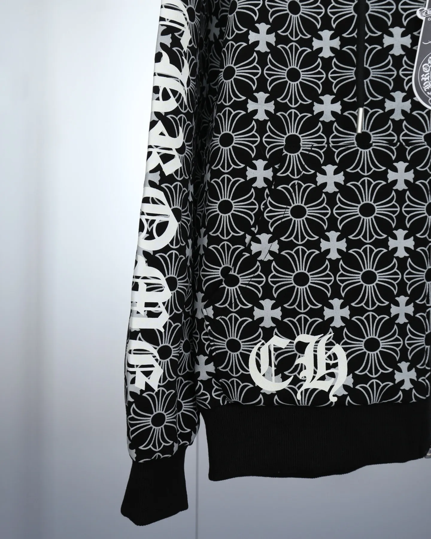 P310 Chrome Hearts/Chrome Hearts new full-print small cross cardigan jacket for men and women - High weight, high density and high quality. The wool is soft, delicate and skin-friendly. It feels soft and silky. It has excellent warmth and skin-friendly properties. - Customized weaving and dyeing, no color difference. No matter the fabric or workmanship details, it is better than the ordinary version on the market. - Hardware zipper accessories are all customized. Full of details. Size: S-XL